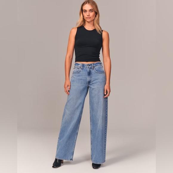 Abercrombie & Fitch Denim - Abercrombie The Wide Leg Mid Rise Jean - 24 / 00 SHORT